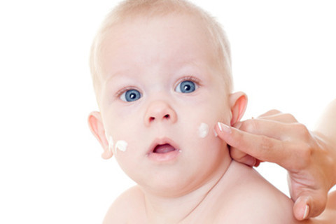 All our products for the perfect moisturizing of baby's skin at low cost